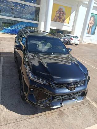 TOYOTA HILUX SW4 2.8 D-4D TURBO DIESEL DIAMOND 7L 4X4 AUTOMÁTICO